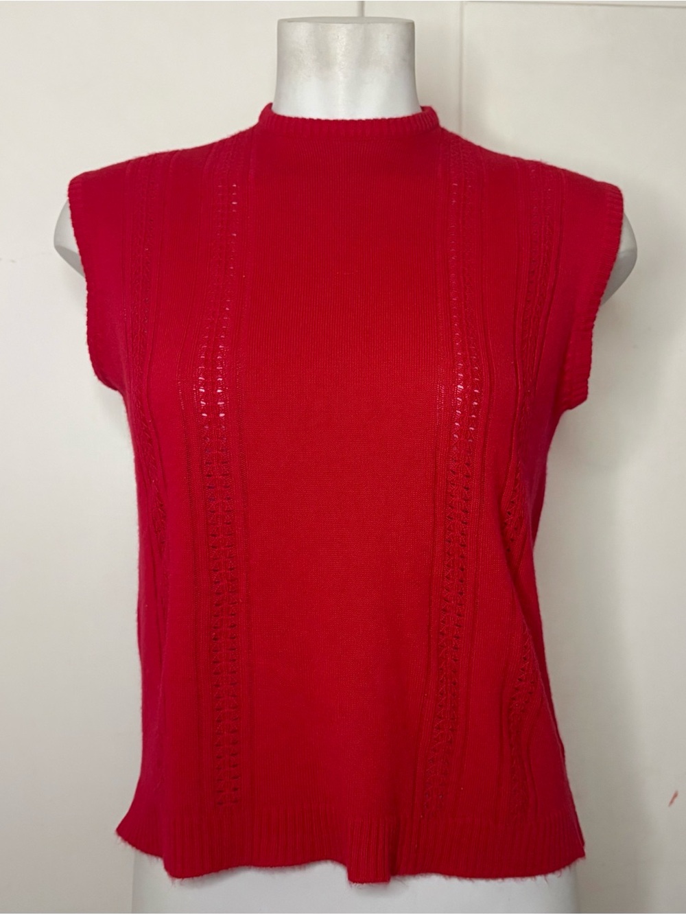 Vintage 60s Red Sleeveless Retro Acrylic Knit Top